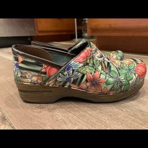 Dansko Professional Tiger Lily Size 39